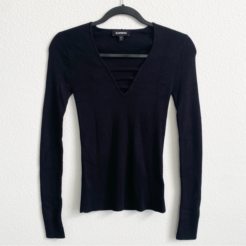Express Women’s Black Bar Front Fitted Ribbed Knit Sweater